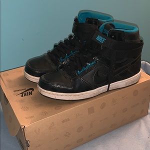 Nike Delta Lite Mid Rise Sneakers